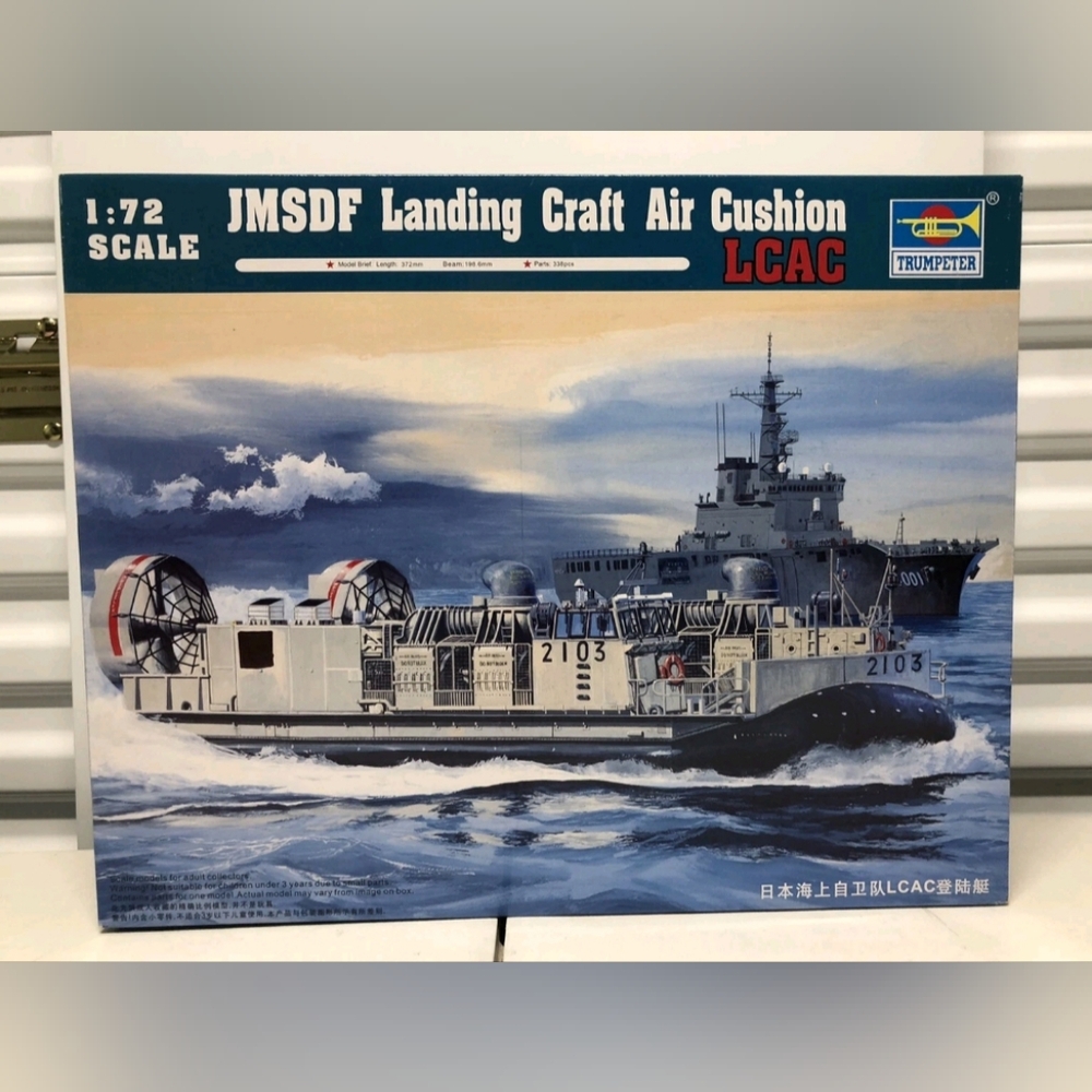 Trumpeter 07301 1/72 JMSDF Landing Craft Air Cushion Static Warship Model Kit